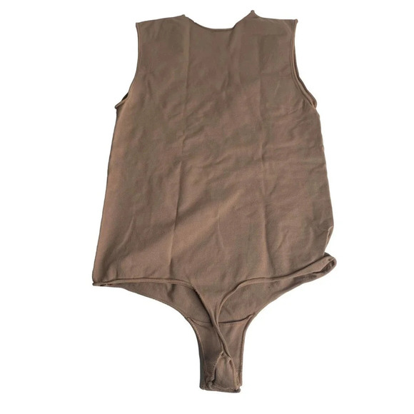 Skims Essential Crew Neck Sleeveless Bodysuit Sienna - Picture 3 of 4